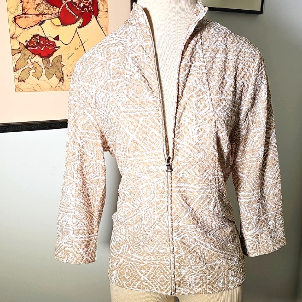 Textured Beige and White zip Up Top. By TONI‎ MORGAN. size Small. Golf